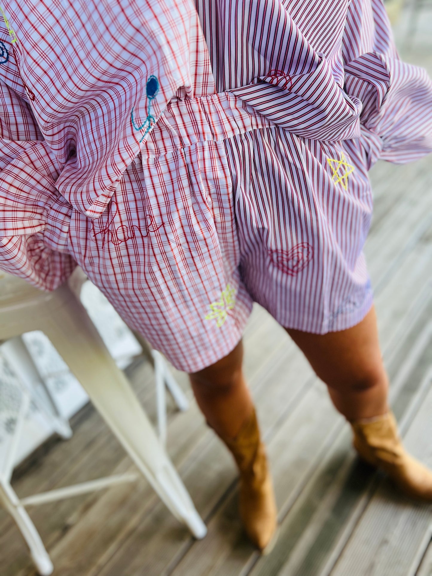 Short rayures et broderies