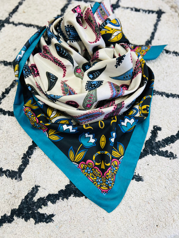 Foulard carré de soie Kiko 3